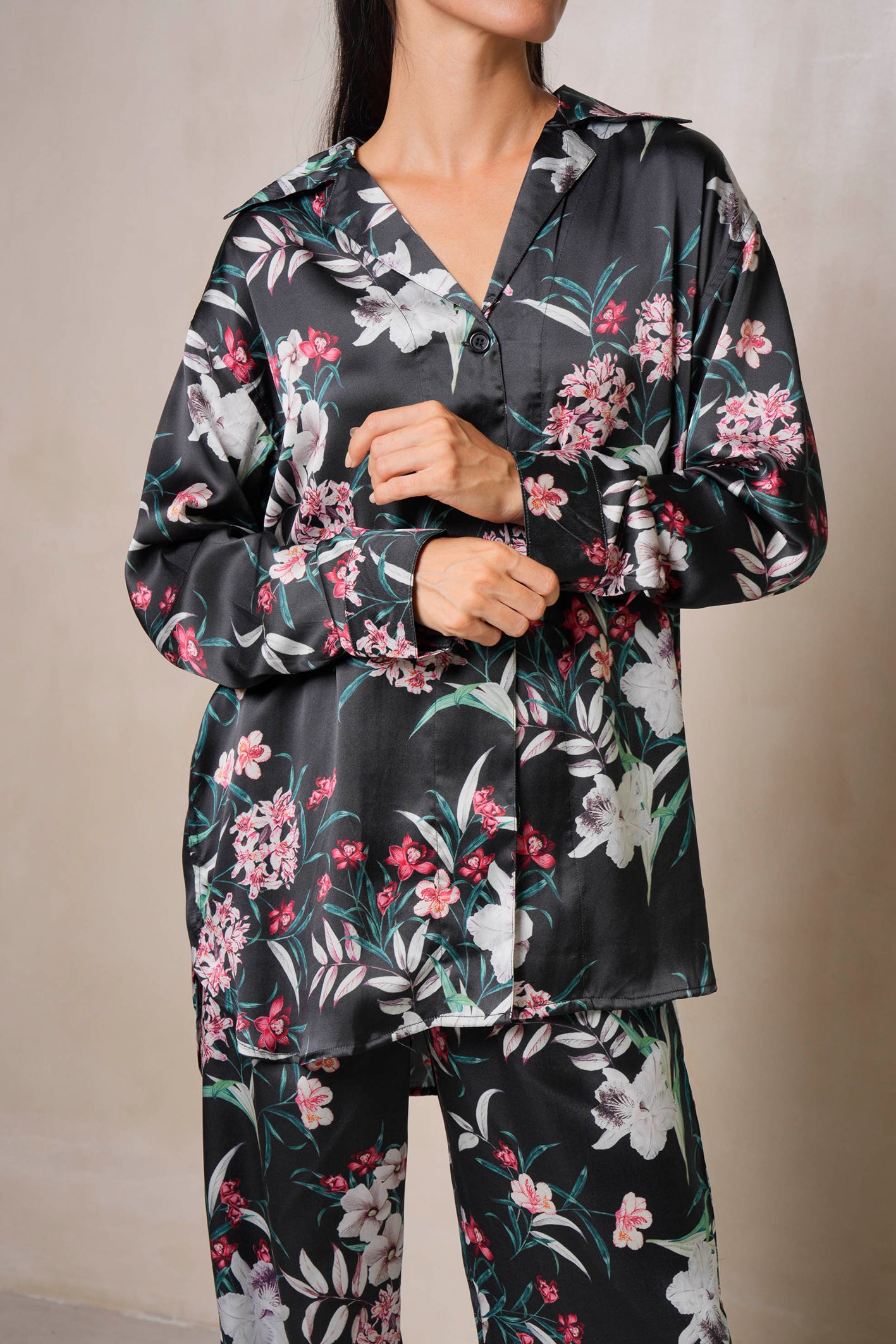 Black Tropical Flower Printed Loungewear Set In Silk Satin